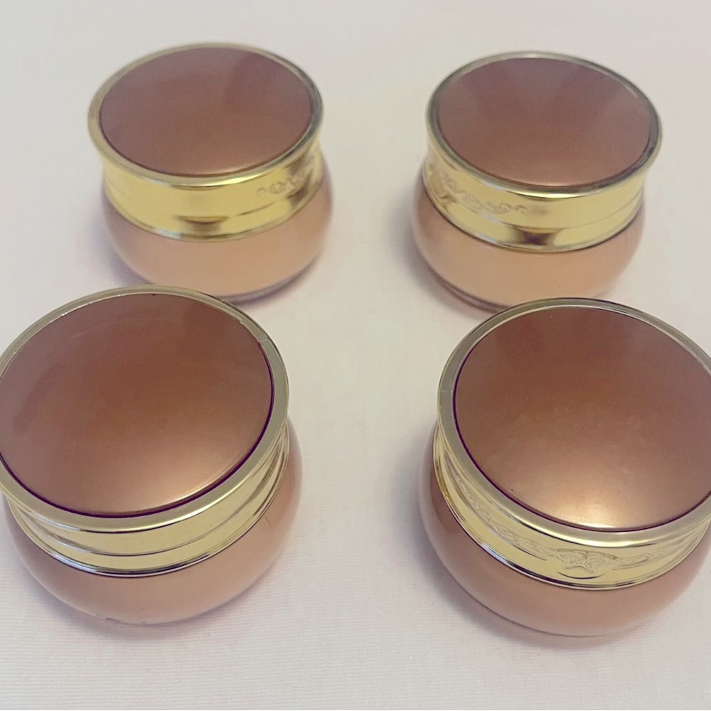 Cream make up container
